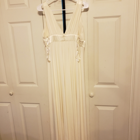 Off white Greek style David's Bridal dress - Picture 3 of 5